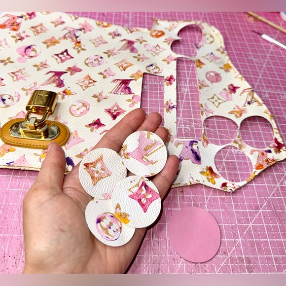 💖 Aquarelle Puffy Pink Watercolor Vivienne bag charm Keychain Accessory - Picture 13 of 16